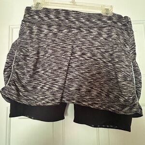 Athleta Women's Black and Gray space dye skirt / shorts